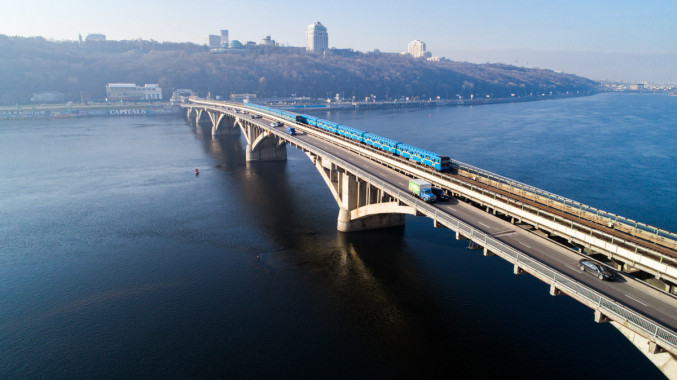 Автопроезды моста Метро в Киеве капитально отремонтируют за 1,8 млрд гривен