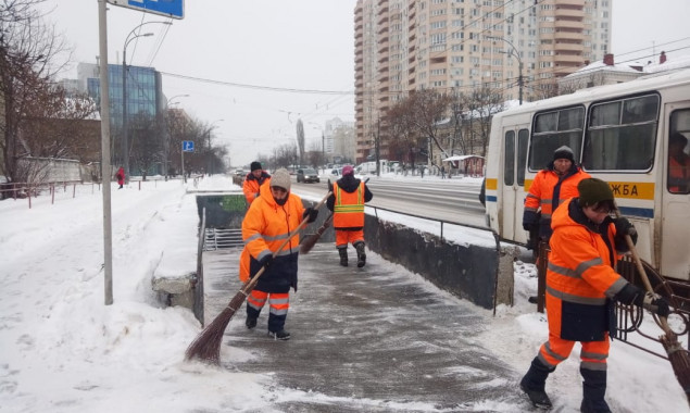 В зависимости от интенсивности снега в Киеве к работе будут привлекать до 390 единиц спецтехники, - КГГА