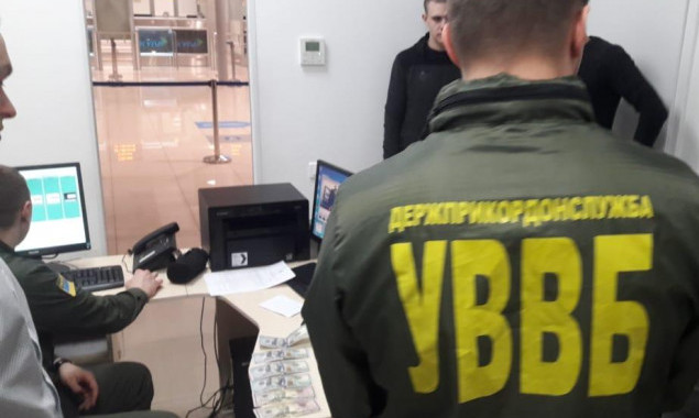 Гражданина Узбекистана задержали в аэропорту “Киев” за попытку подкупить пограничника