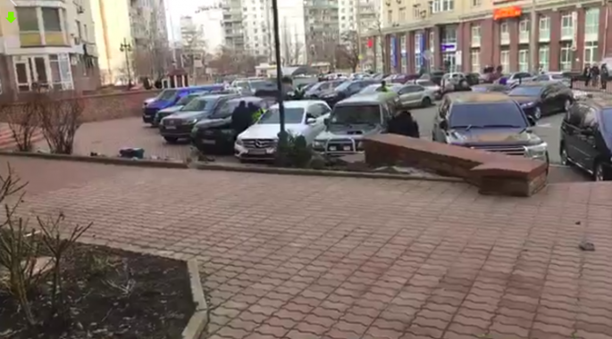 На Оболони в Киеве неизвестные бросили гранату под автомобиль - СМИ (видео)