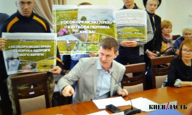 Заседание Градостроительно-земельной комиссии Киевсовета сорвали вооруженные люди