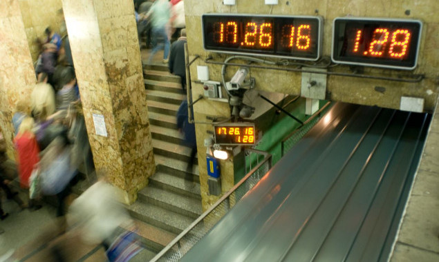 В Киевсовете проголосовали за установку в метро табло обратного отсчета времени до прибытия поезда