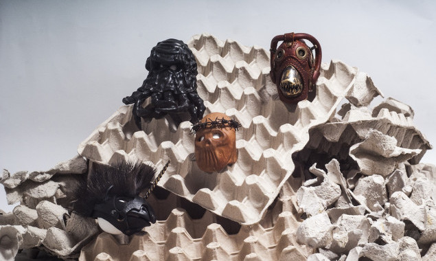 Кожаные маски и ножницы со всего мира: в Мыстецьком Арсенале покажут необычную выставку украинских художников