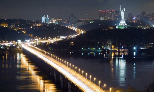 В ночь на воскресенье 24 февраля в Киеве снова полностью перекроют мост Патона
