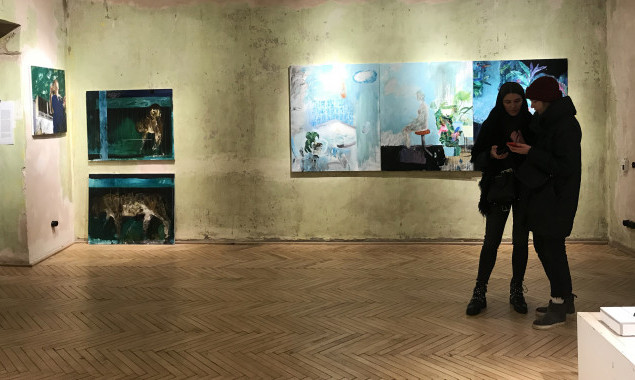 Выставка Люси Ивановой “Вещь не в себе”: утонченная живопись в галерее “The Naked Room” на Рейтарской