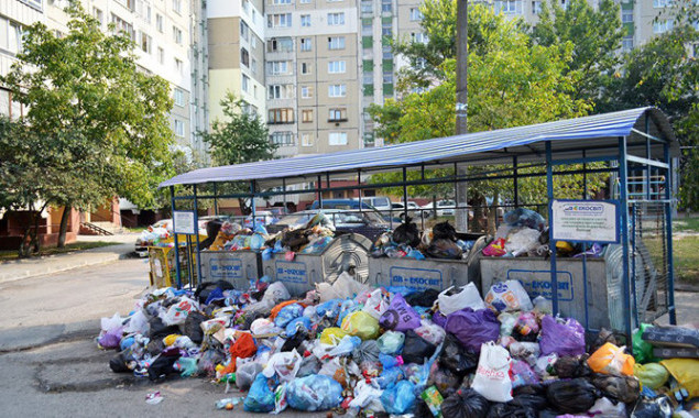 Киевские власти снова намерены поднять тарифы на вывоз мусора