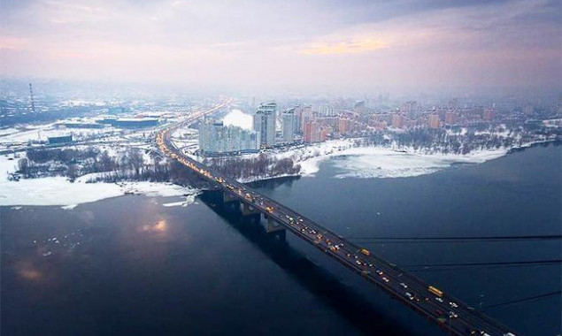 Завтра в Киеве частично ограничат движение по двум мостам