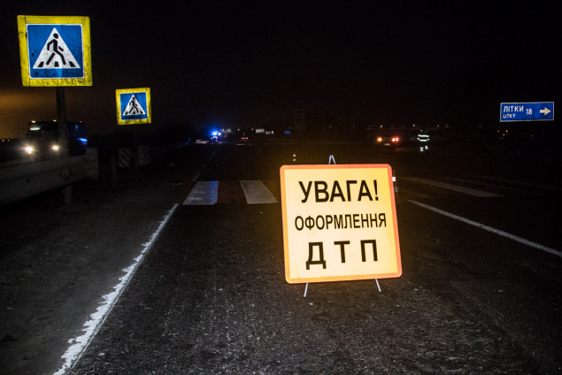 Микроавтобус сбил насмерть молодого человека на пешеходном переходе под Киевом и скрылся (фото, видео)