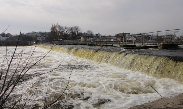На реке Рось на Киевщине началась весенняя промывка водохранилищ
