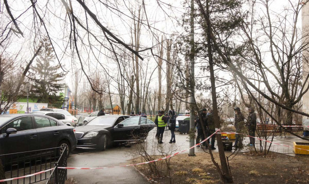 В автомобиле на улице Флоренции в Киеве застрелили человека (фото, видео)