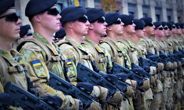 В 2018 году контракты на военную службу подписали 753 киевлянина  (документ)