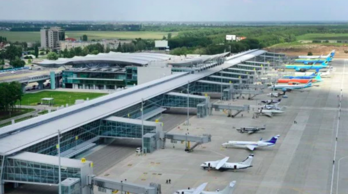 Нигериец попытался подкупить украинского пограничника с помощью 3 тысяч долларов в аэропорту “Борисполь”