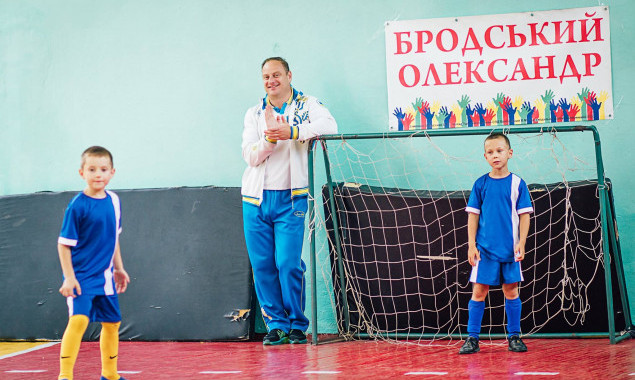 Бродский просит Кличко не убирать “пиарные” таблички с фамилиями депутатов на детских площадках