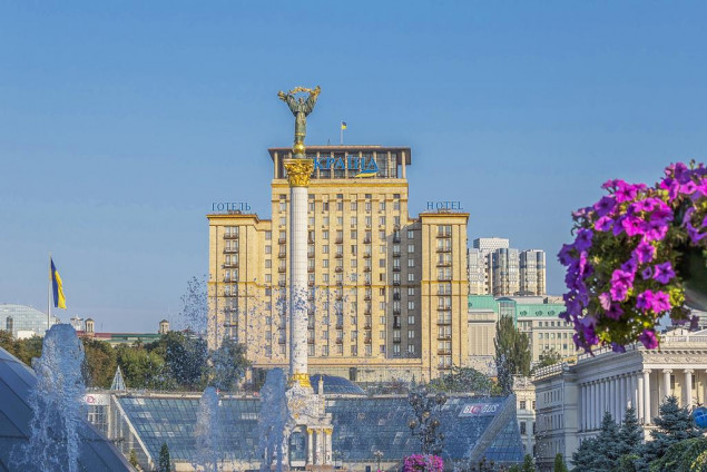 В Киеве эвакуируют около 150 человек из гостиницы “Украина” из-за сообщения о минировании