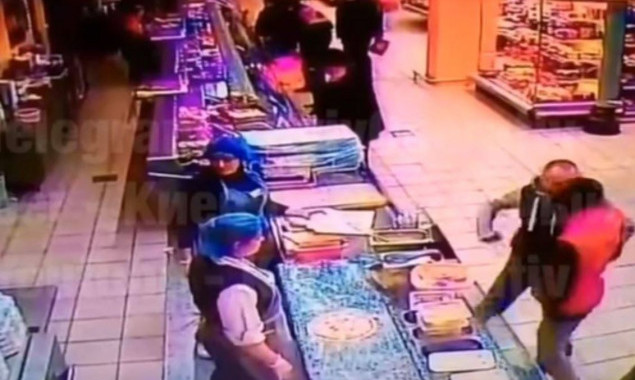 Киевлянину, одним ударом убившему мужчину в супермаркете, сообщили о подозрении