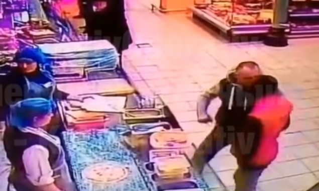 Мужчину нашли мертвым после драки в киевском супермаркете (видео)
