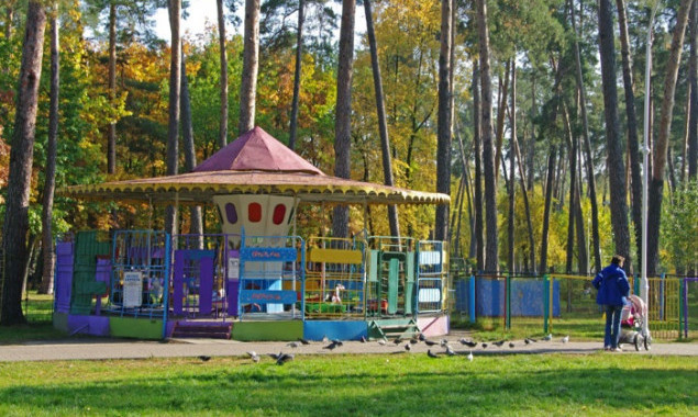 КП “Городской магазин” объявило об аукционах на размещение аттракционов в парках и зеленых зонах Киева