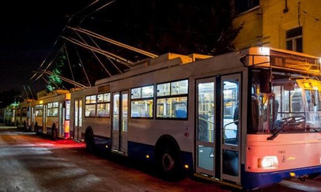 В Киеве общественный транспорт на Пасху будет работать дольше (схемы)