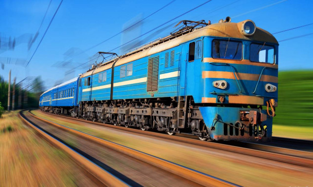 “Укрзализныця” назначила уже 13 дополнительных поездов на пасхальные и майские праздники