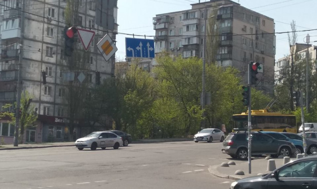 В Киеве на перекрестке улиц Липковского, Ползунова и Кудряшова около Южного вокзала изменили схему дорожного движения (схема, фото)