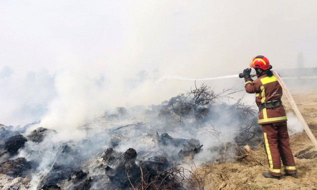 На Киевщине горят свалки (фото, видео)