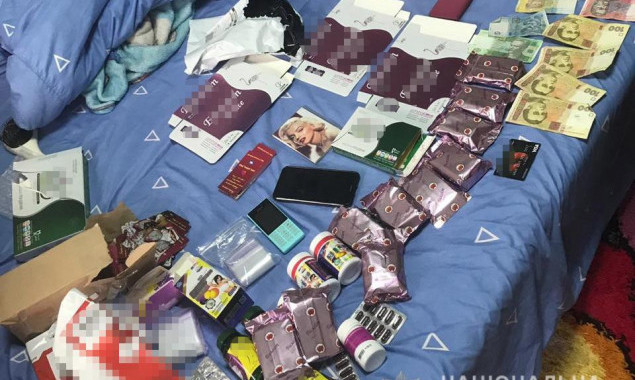 Киевские правоохранители разоблачили группу продавцов препаратов для похудения с содержанием психотропного вещества (фото)