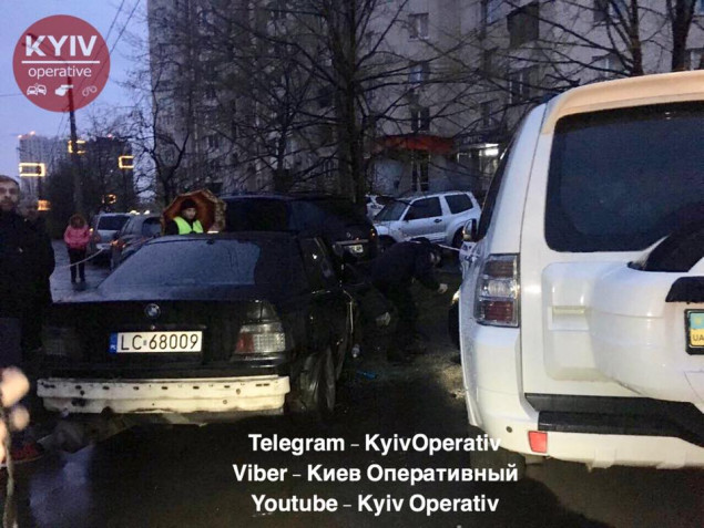 Пьяный студент-иностранец на BMW разбил 4 припаркованных автомобиля в Киеве (фото)