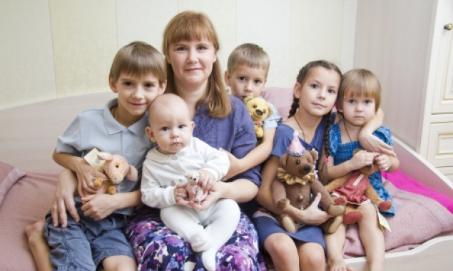 Многодетных матерей Дарницкого района Киева приглашают на бесплатное обследование (расписание, адреса)