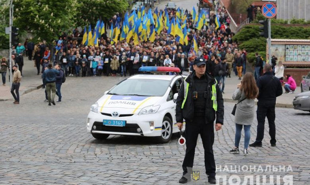 Массовые мероприятия в Киеве 9 мая прошли без значительных нарушений порядка (фото, видео)