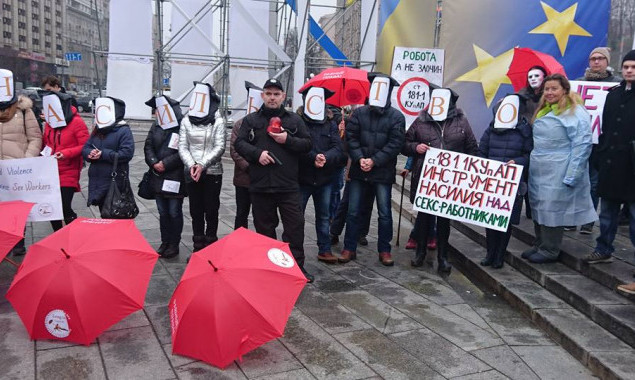 Большинство киевлян выступают против легализации проституции - результаты соцопроса