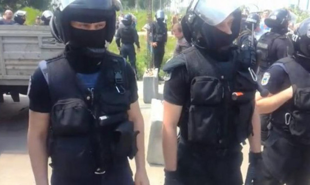 “Патриотика на Озерах” просит начальника киевской полиции объяснить, зачем его сотрудники били мирных граждан