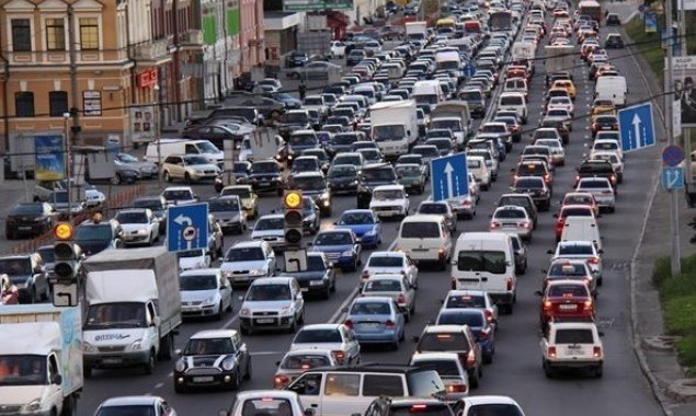Киев вошел в ТОП-15 городов мира с наибольшим количеством автомобилей на дорогах