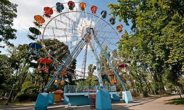 КП “Городской магазин” объявило об аукционах на размещение аттракционов в шести районах Киева