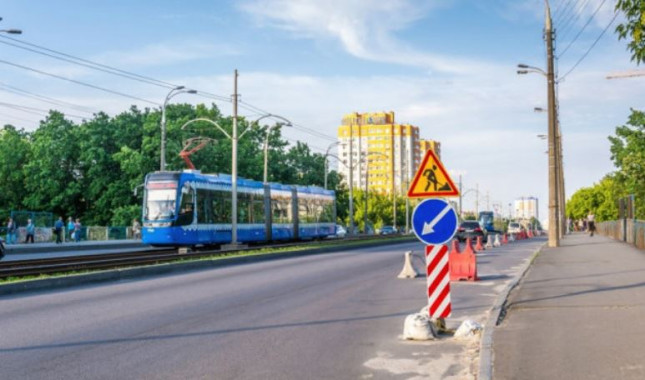 Власти Киева обещают восстановить движение трамваев по проспектам Курбаса и Комарова до 30 сентября