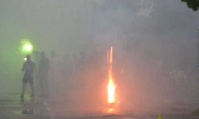В Переяслав-Хмельницком члены организации С14 закидали отделение полиции петардами и дымовыми шашками (видео)