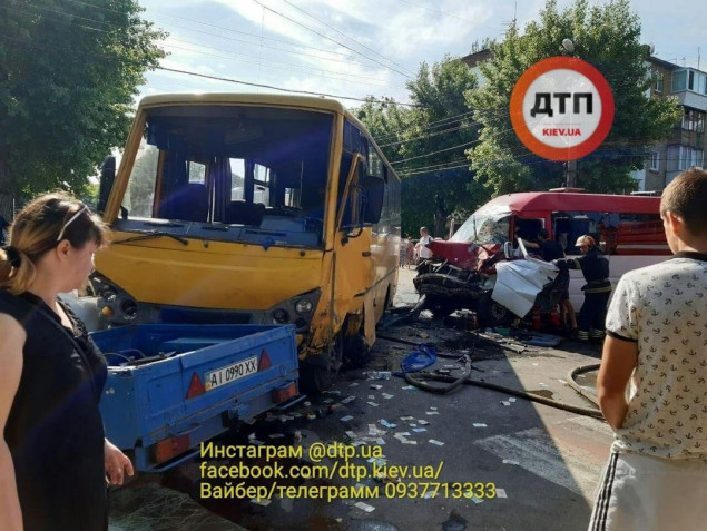 В результате масштабного ДТП в Боярке с участием двух маршруток пострадало около 15  человек (фото)