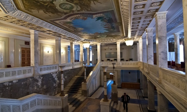 Для новых парламентариев за 5 млн гривен отремонтируют подъезд и вестибюль Верховной Рады