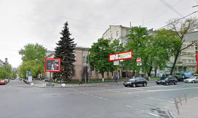 Площадь Льва Толстого в Киеве почистили от рекламы (фото)