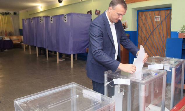 Владимир Карплюк проголосовал на выборах