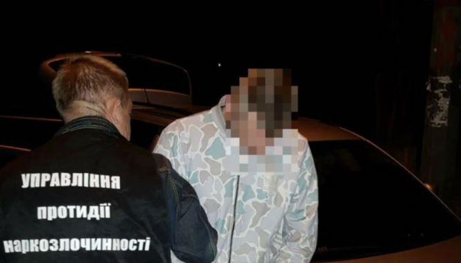 На Печерске столичная полиция задержала мужчину с кокаином на 300 тысяч гривен