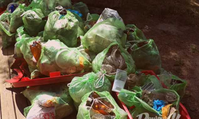В “День без полиэтилена” киевляне достали из Днепра 2 тонны мусора (фото)