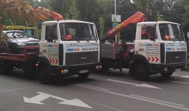 За сутки на улице Саксаганского в Киеве эвакуировано 6 автомобилей за нарушение правил парковки