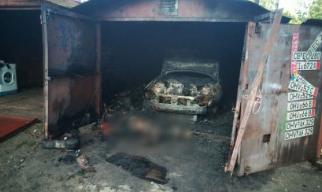 На пожаре в гараже в Днепровском районе столицы погиб мужчина (фото)