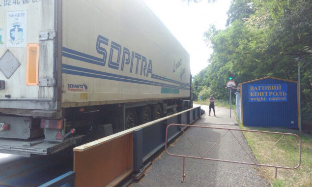 Каждый пятый проверенный на въезде в Киев на прошлой неделе грузовик оказался перегруженным