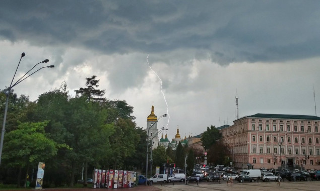 Спасатели предупреждают киевлян о надвигающемся шторме