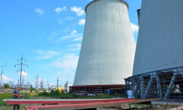 В Киеве впервые за 30 лет начали ремонт 82-метровой охлаждающей башни ТЭЦ-6 (фото)