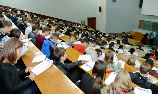 В 2018 году ПТУ и вузы Киевской области выпустили меньше студентов