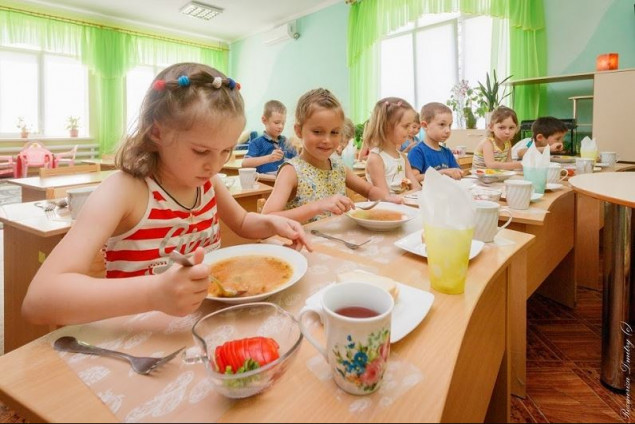 В Бородянской РГА выбрали поставщика питания для дошкольников района