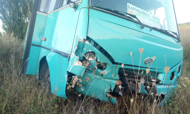 Маршрутный автобус Киев-Барышевка с пассажирами попал в ДТП (фото)