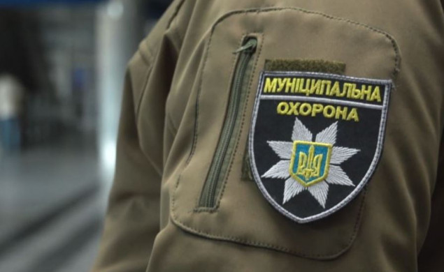 Муниципальная охрана Киева получила огнестрельные и ножевые ранения в результате конфликта у метро “Голосеевская”